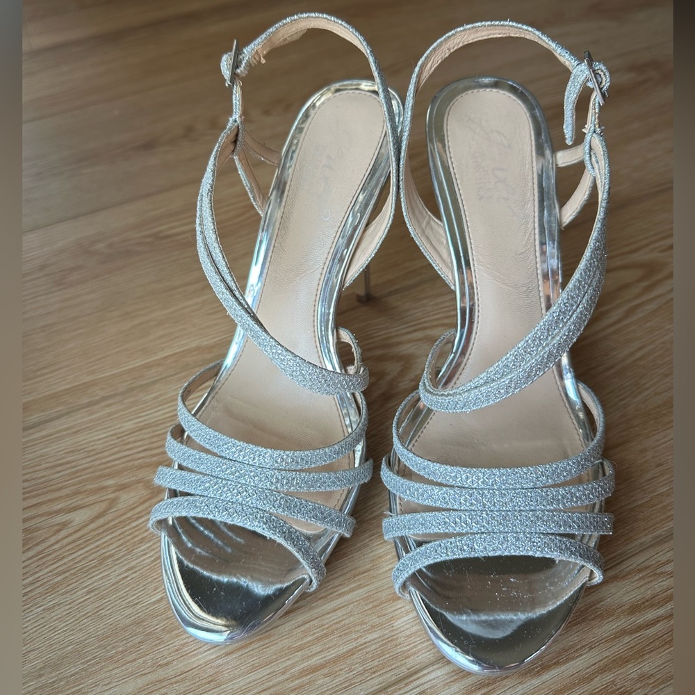 Jewel by Badgley Mischa Silver Glitter Heels - Size 7.5